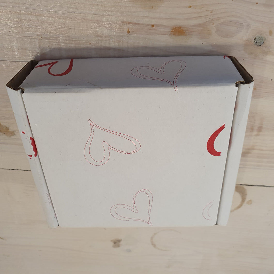 Box- White Shipper Flip Fid with  Hearts  EPPGV191WHEARTS